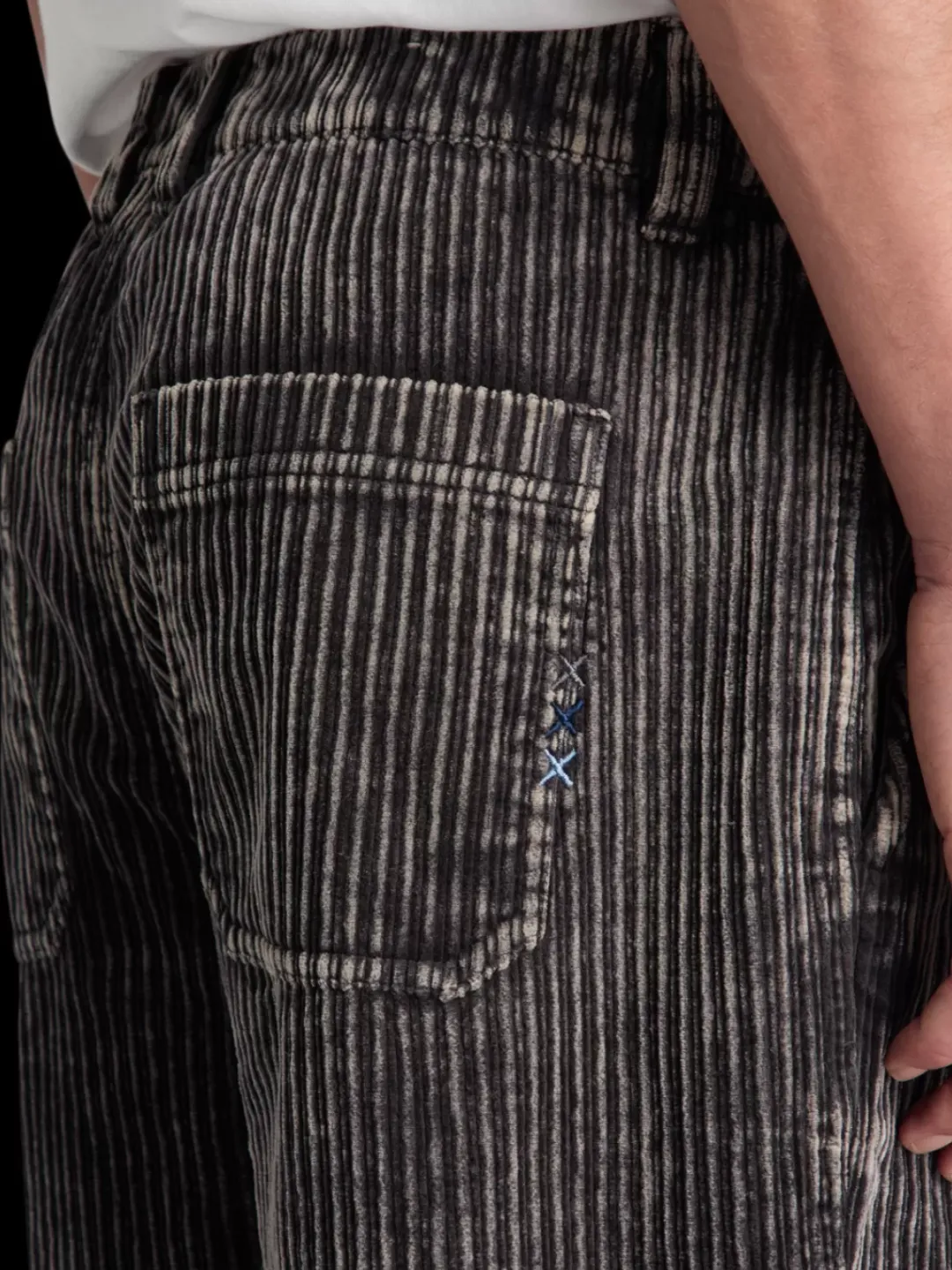 Fashion Scotch & Soda LOOSE TAPERED PLEATED WASHED CORDUROY CHINO Black